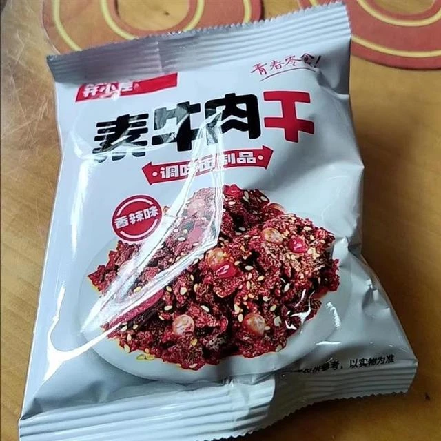 新货开小差老妈素牛肉干怀旧辣条网红休闲零食独立包装家庭校园零