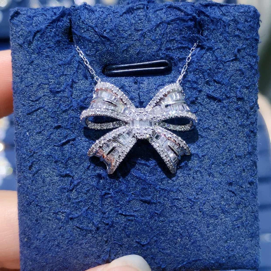 【闪购商品】钻石戒托18K金镶嵌蝴蝶结项链