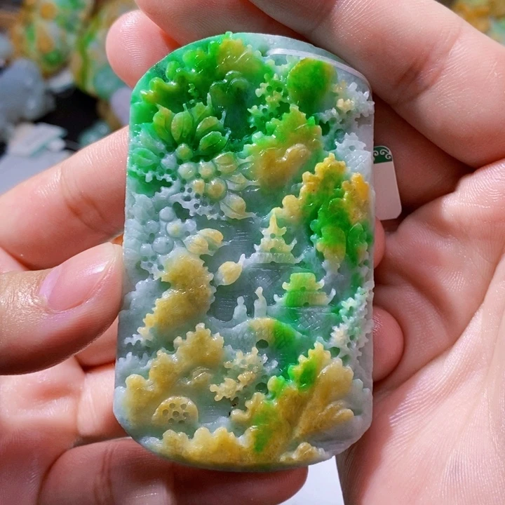 未镶嵌定制翡翠九**月翡翠山水牌