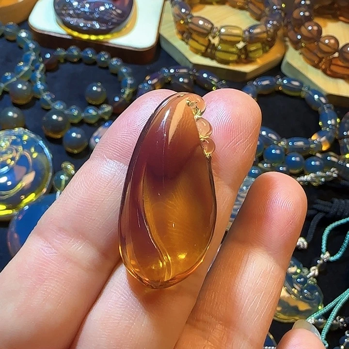 琥珀颈饰未镶嵌吊坠