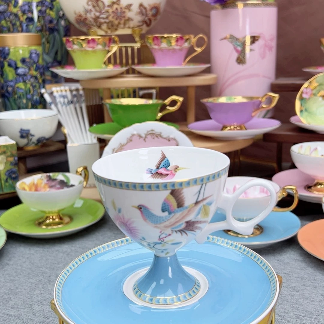 新款杯碟礼盒刺绣工艺