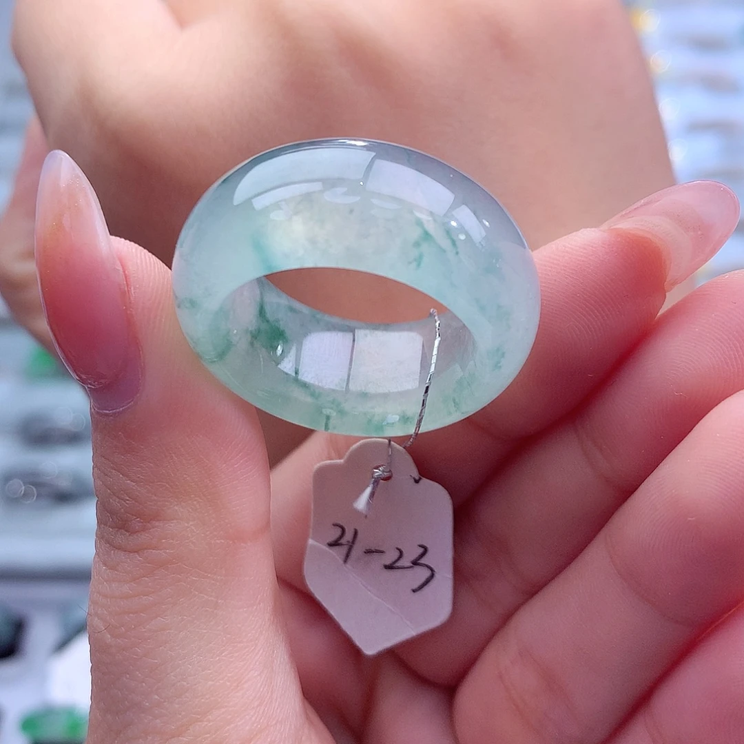 王****翡翠未镶嵌戒指天然