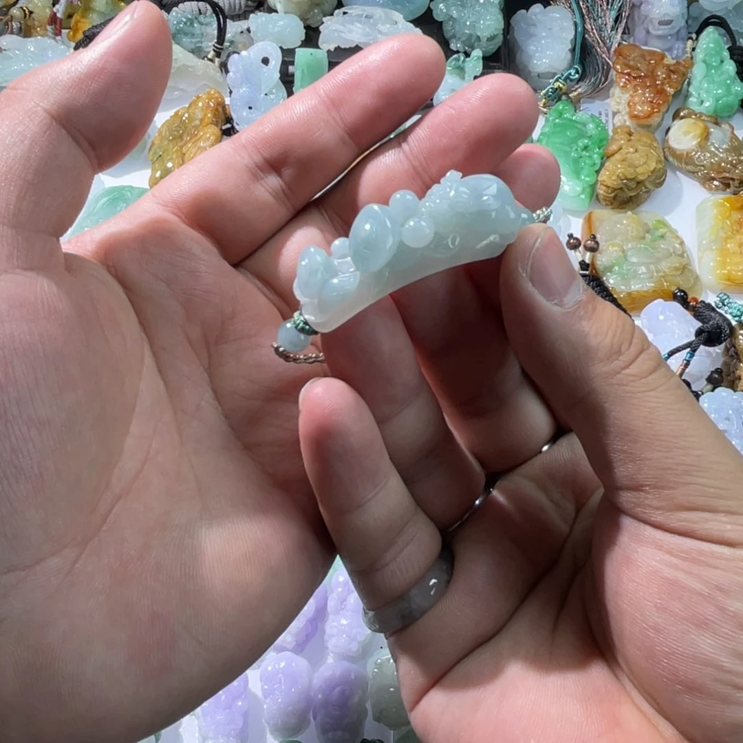 翡翠颈饰未镶嵌天然