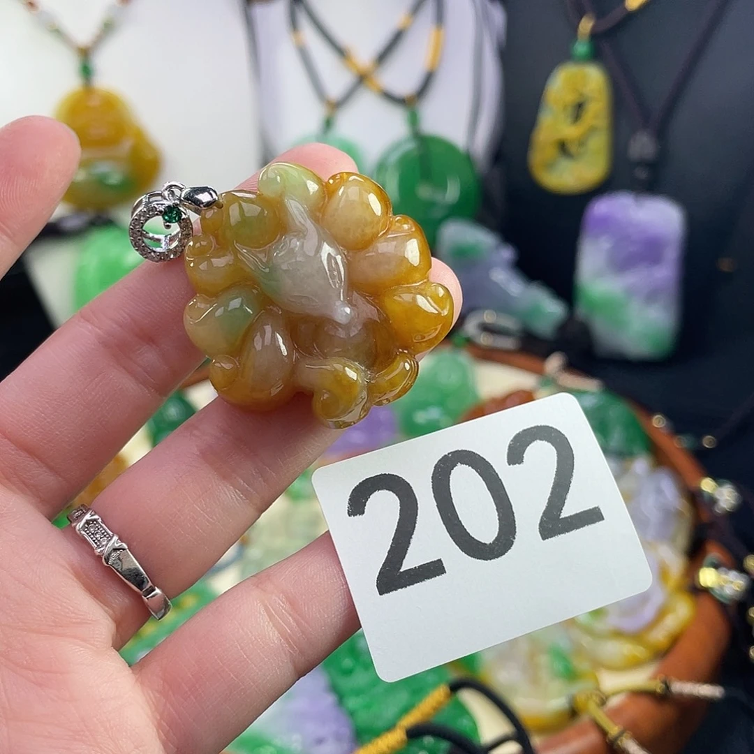 翡翠未镶嵌吊坠(赠链)