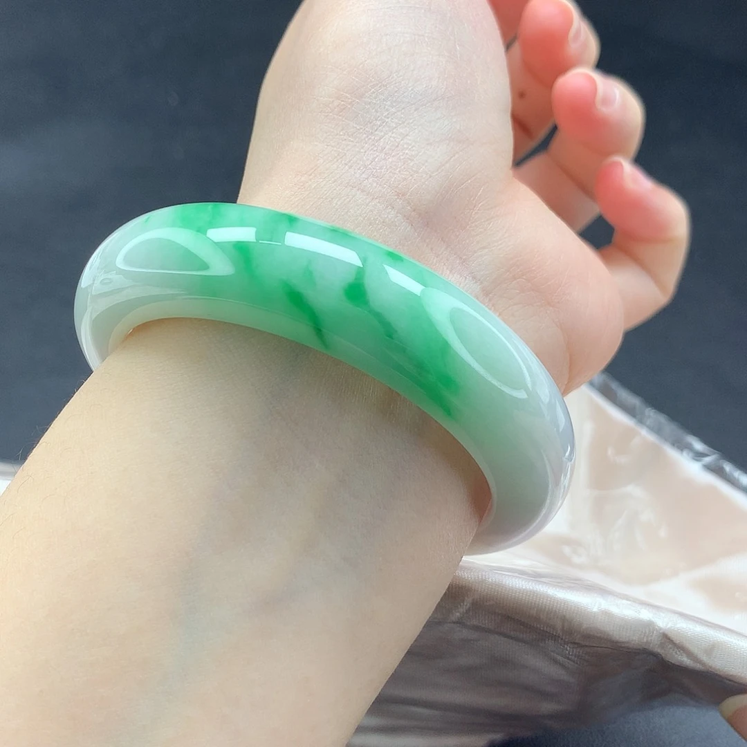 未镶嵌手镯翡翠（32号）（小轮胎）（有纹裂）