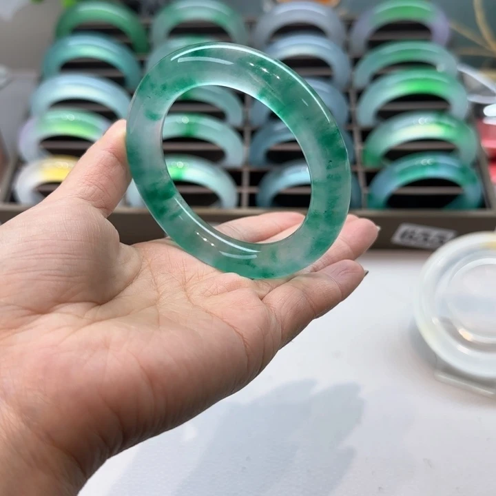 玉站****.时尚飘花手镯153