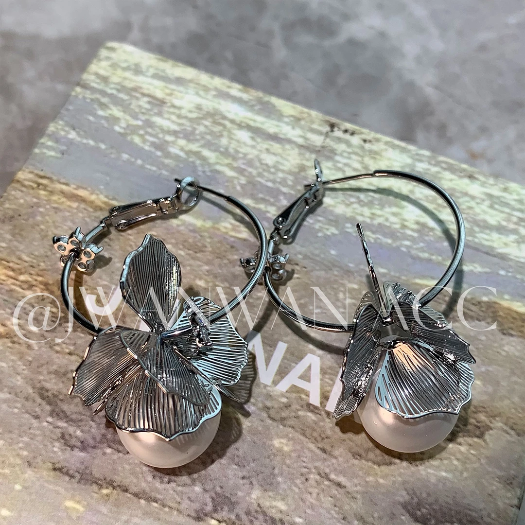 铜合金耳饰 伦敦谍影.秀场镭射银色花朵海珠多吊坠耳环