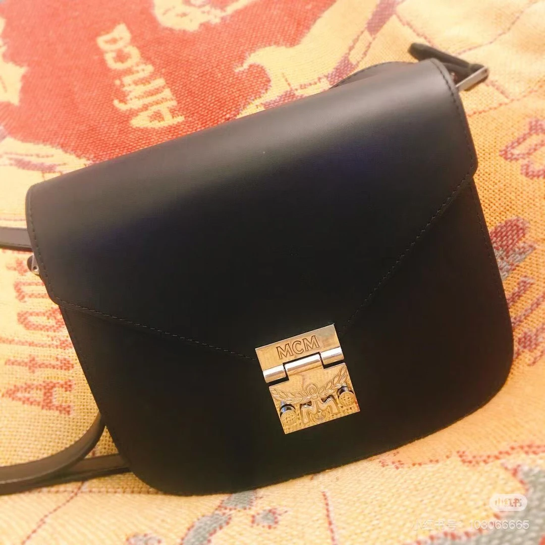 95新 MCM 黑色中号马鞍包