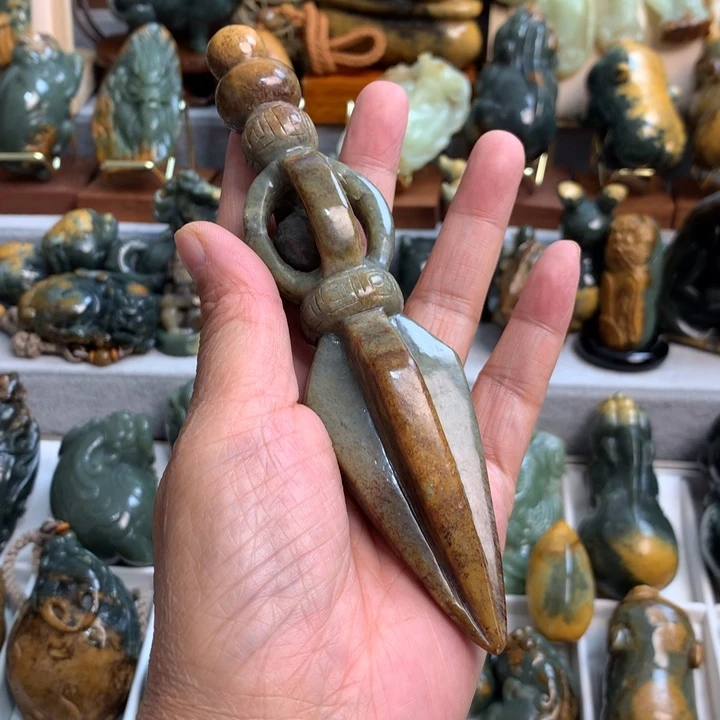 岫岩河磨玉（透闪石质玉）手把件未镶嵌幸****云