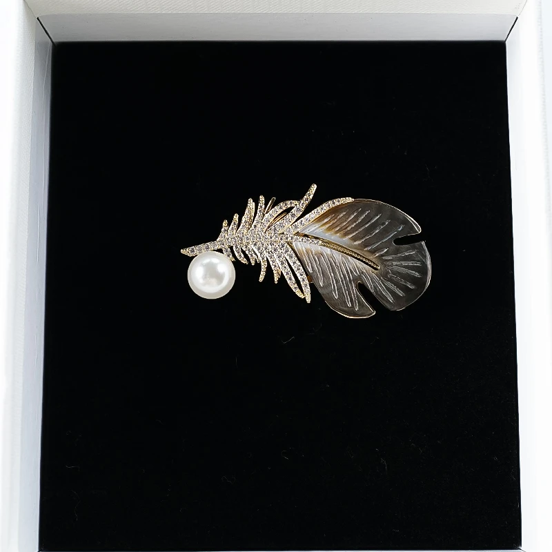 铜合金贝壳胸针 轻奢时尚精致羽毛胸针女2025新款百搭优雅镶钻