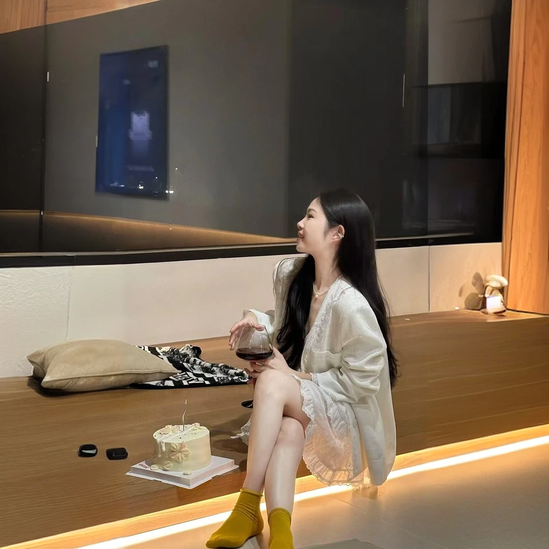 2025早春新款今年流行爆款小香风高级感白色蕾丝西装外套百搭短裤