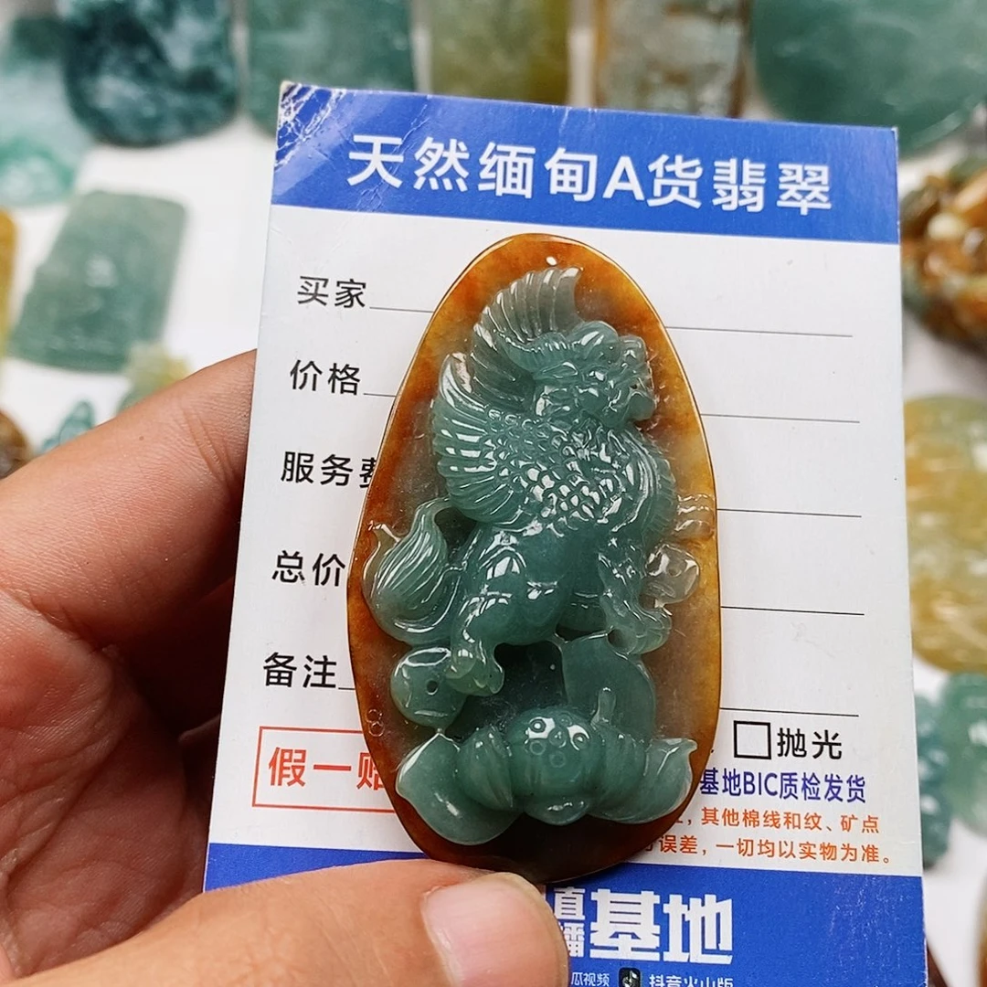 翡翠未镶嵌颈饰麒麟