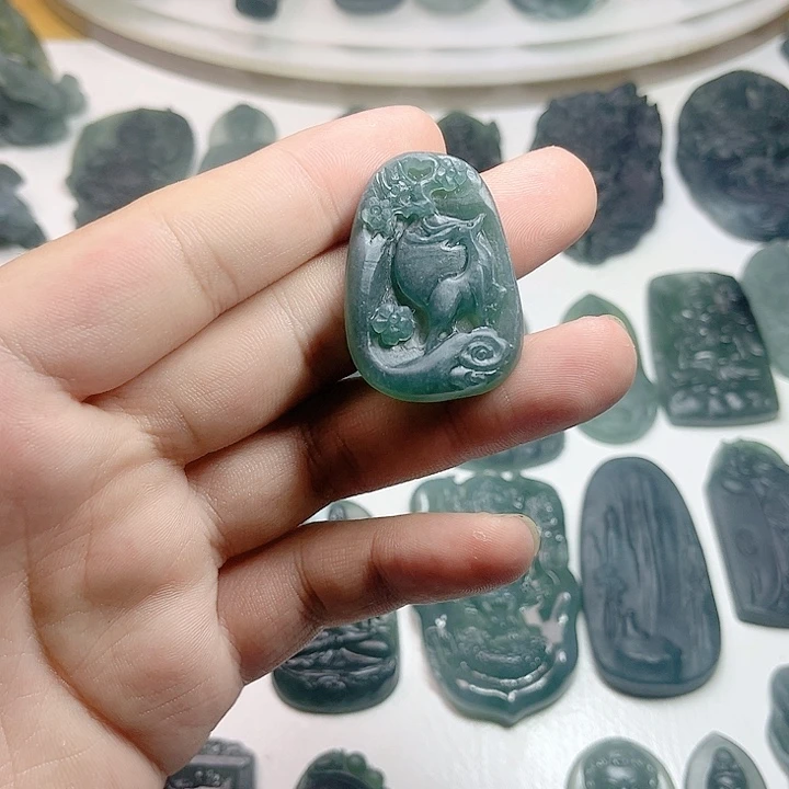定制翡翠未镶嵌鹿