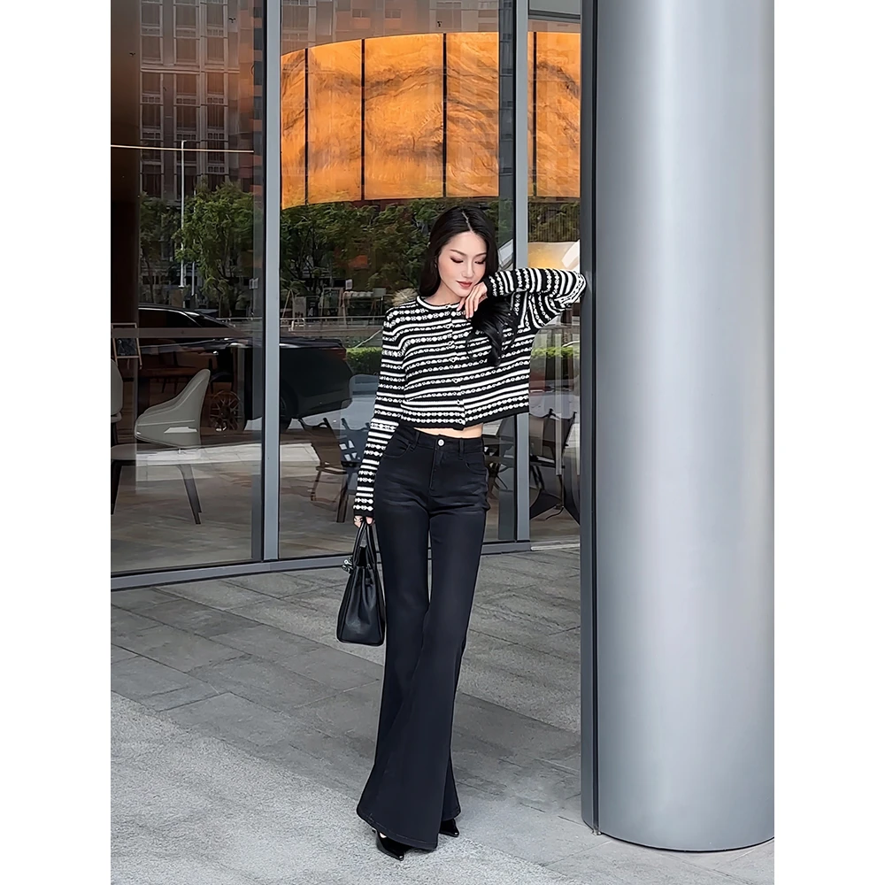 早春季高腰黑灰色微喇牛仔裤女2026新款修身显瘦时尚有弹喇叭长裤