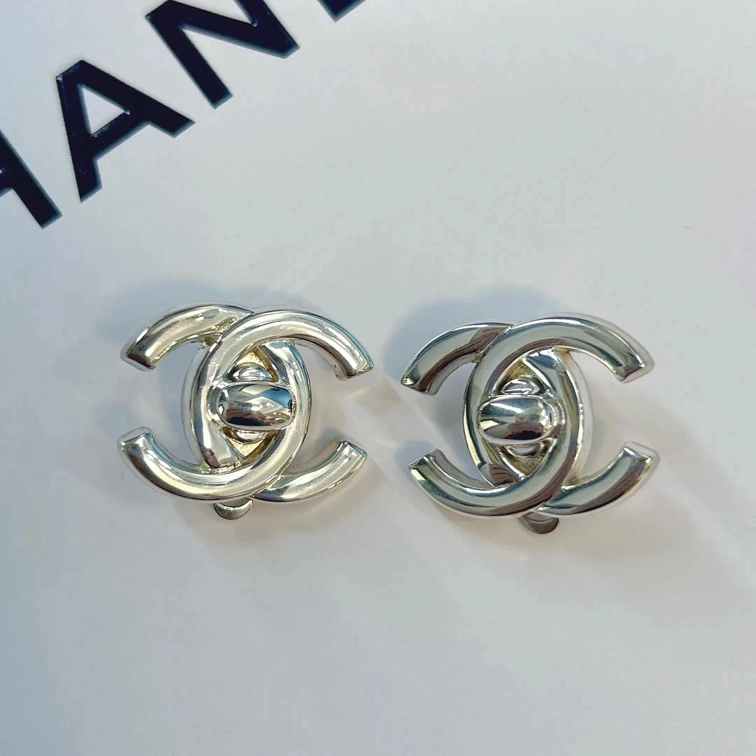 95新 Chanel/香奈儿 Chanel vintage香奈儿中古银色书包扣耳夹