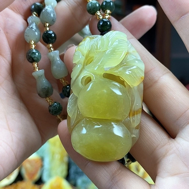 蛇纹石玉未镶嵌颈饰