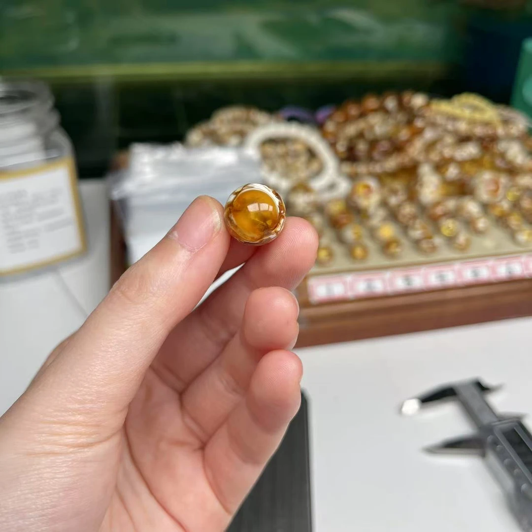 沁色蜜蜡白花圆珠一物一图尺寸13.6mm搭配手串好看1102号