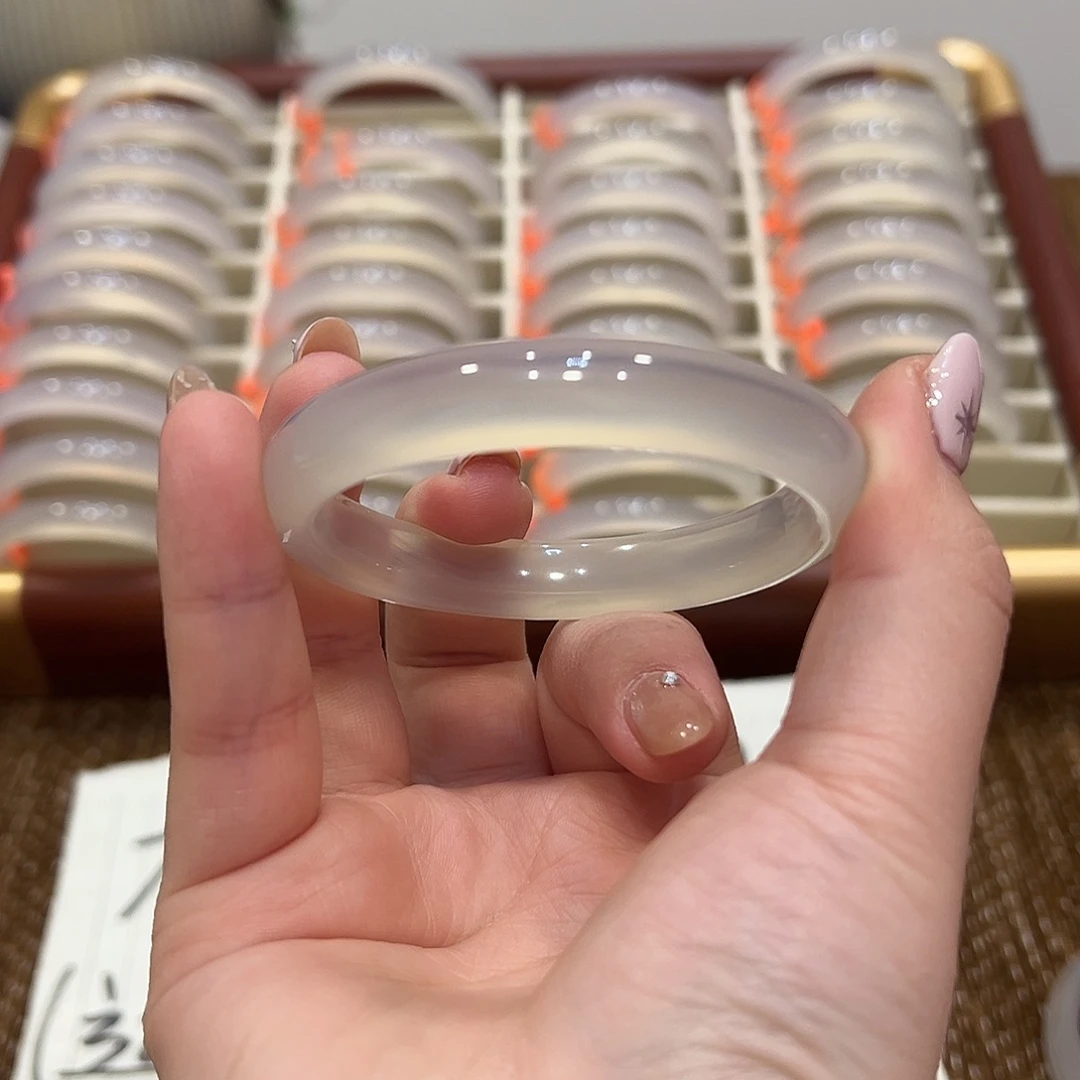 小***h玛瑙/玉髓未镶嵌手镯