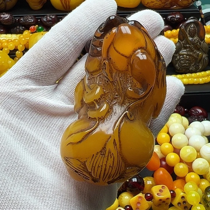 琥珀未镶嵌颈饰手把件
