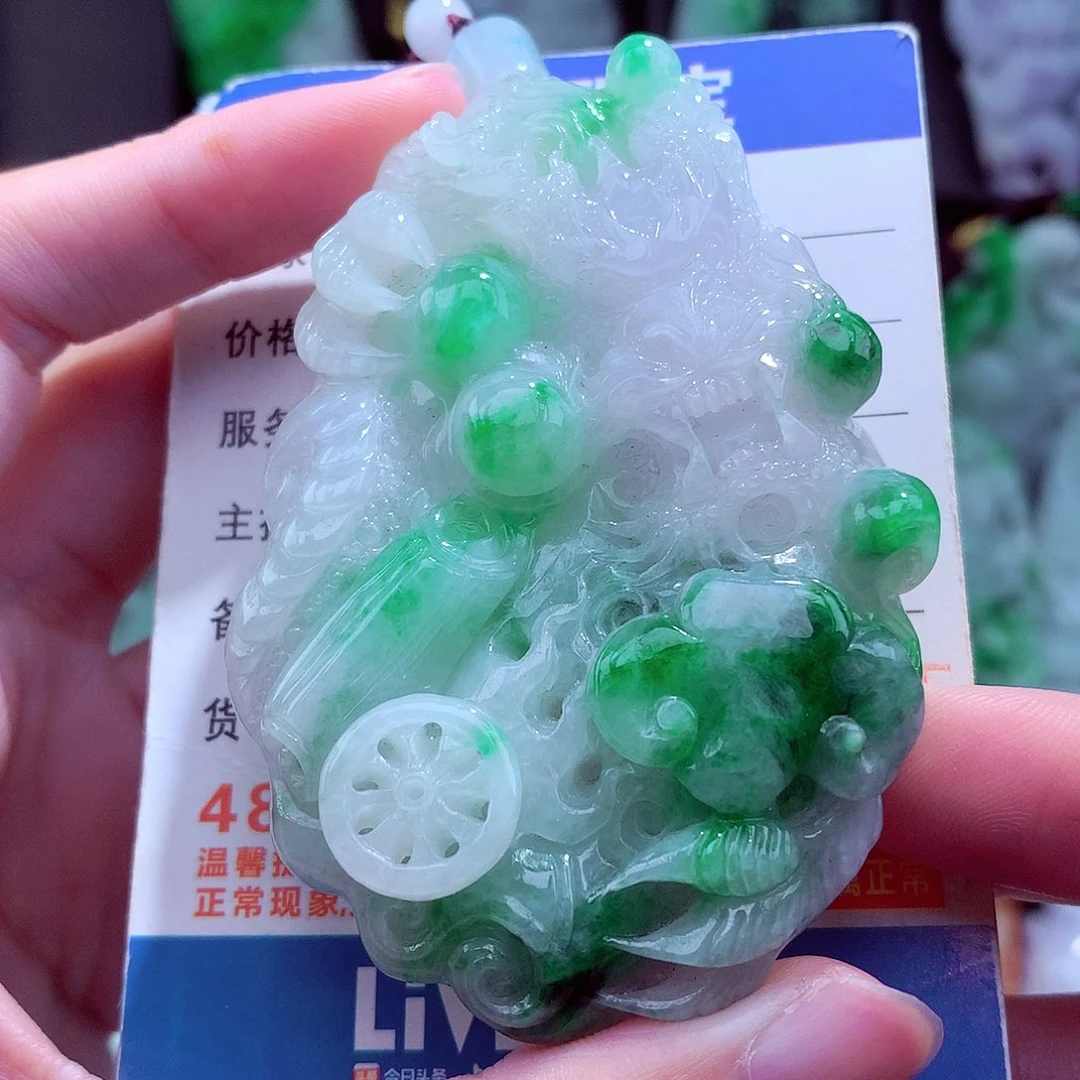翡翠未镶嵌颈饰挂件