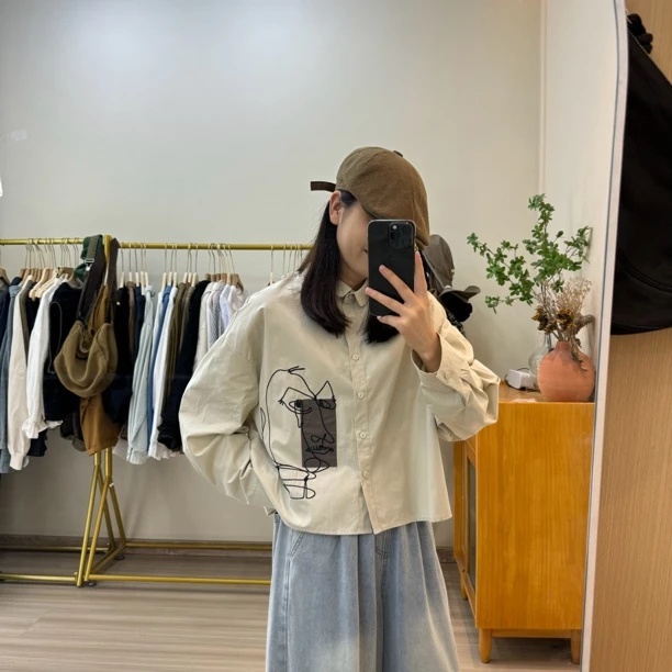 宽松显瘦百搭秋款长袖刺绣贴布衬衫