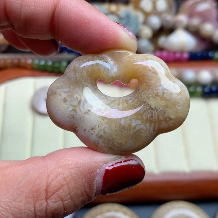 硅化珊瑚（珊瑚玉）颈饰未镶嵌