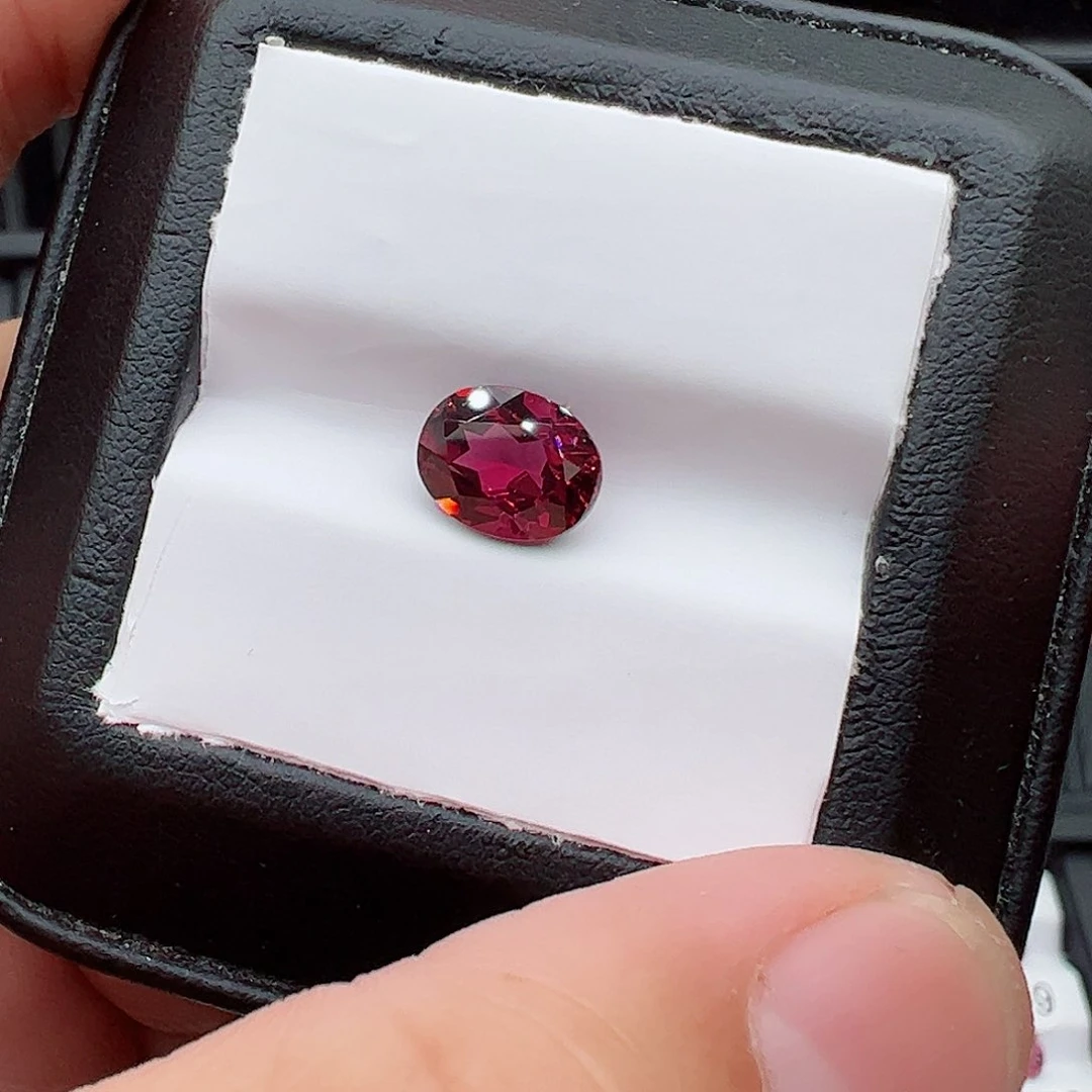 石榴石（紫牙乌）2.64克拉裸石未镶嵌