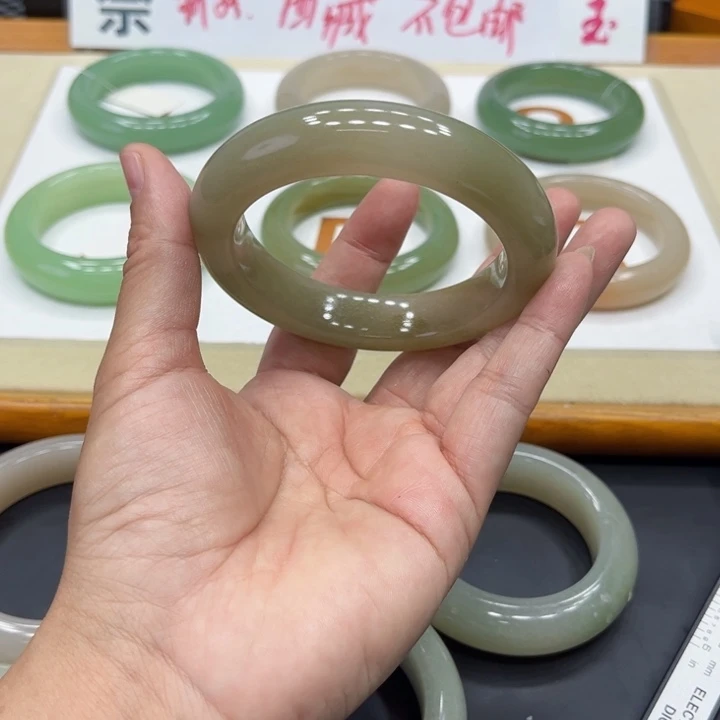 未镶嵌手镯石英质玉小*