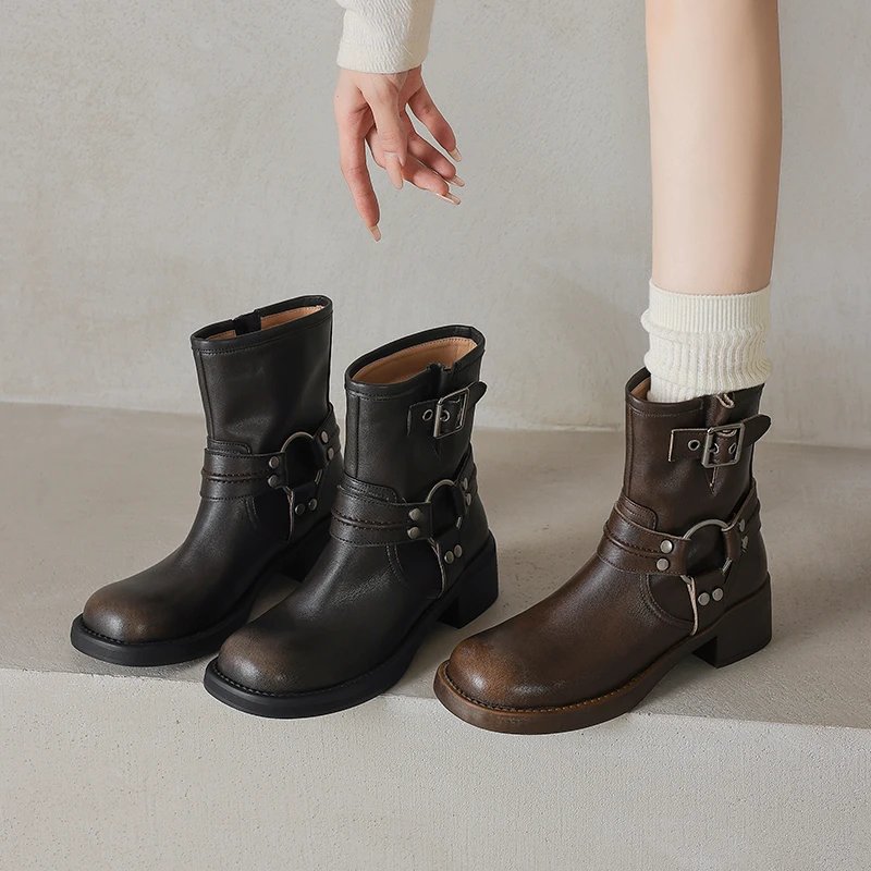 轻奢鞋子秋冬时尚复古英伦风百搭真皮加绒圆头厚底女靴，粗跟短筒