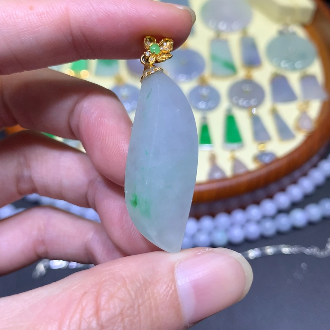 翡翠吊坠(不含链)18K金镶嵌
