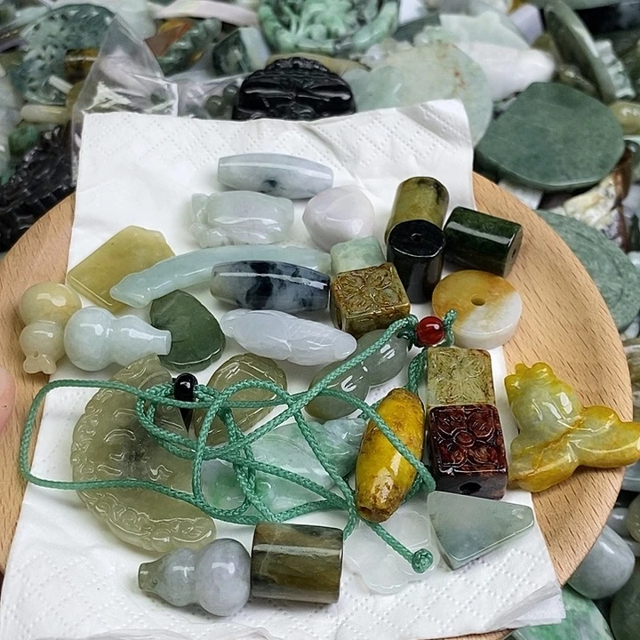 翡翠未镶嵌颈饰天然翡翠59