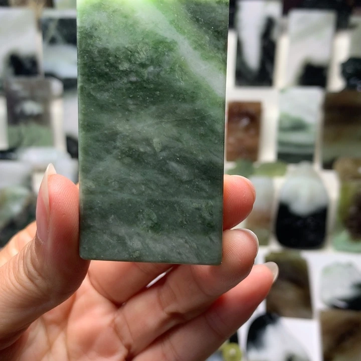 独山玉未镶嵌颈饰