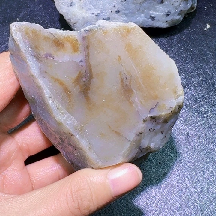 未镶嵌和田玉（糖玉）珠宝半成品