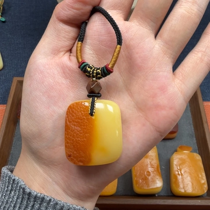 蜜蜡未镶嵌吊坠(赠链)