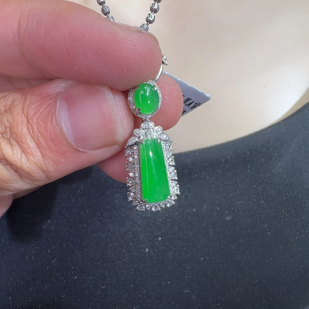 吨***吨翡翠18K金镶嵌吊坠(不含链)