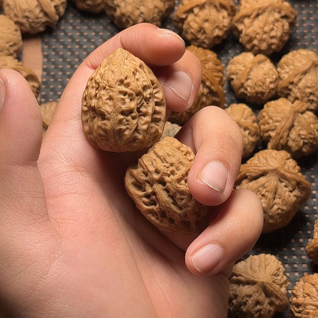 文玩核桃把件从**迫野生鸡心