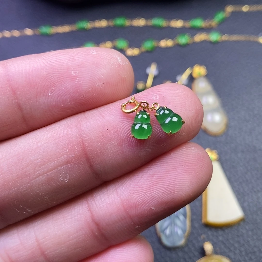 颈饰18K金镶嵌翡翠