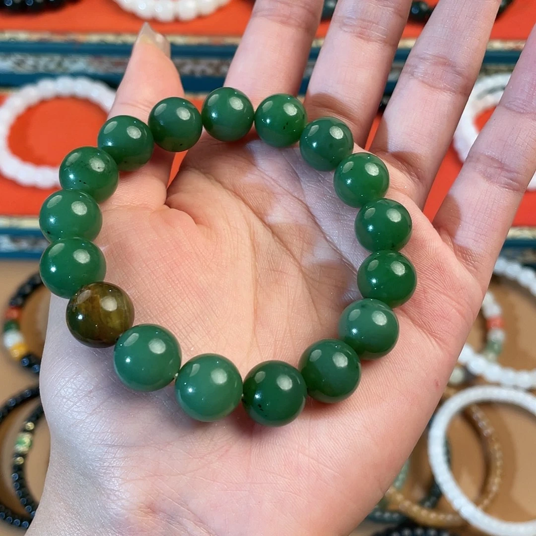 和田玉未镶嵌颈饰摩**翅