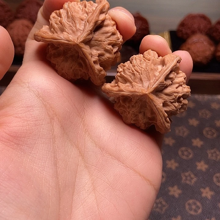 寒***梅吊坠文玩核桃39三棱