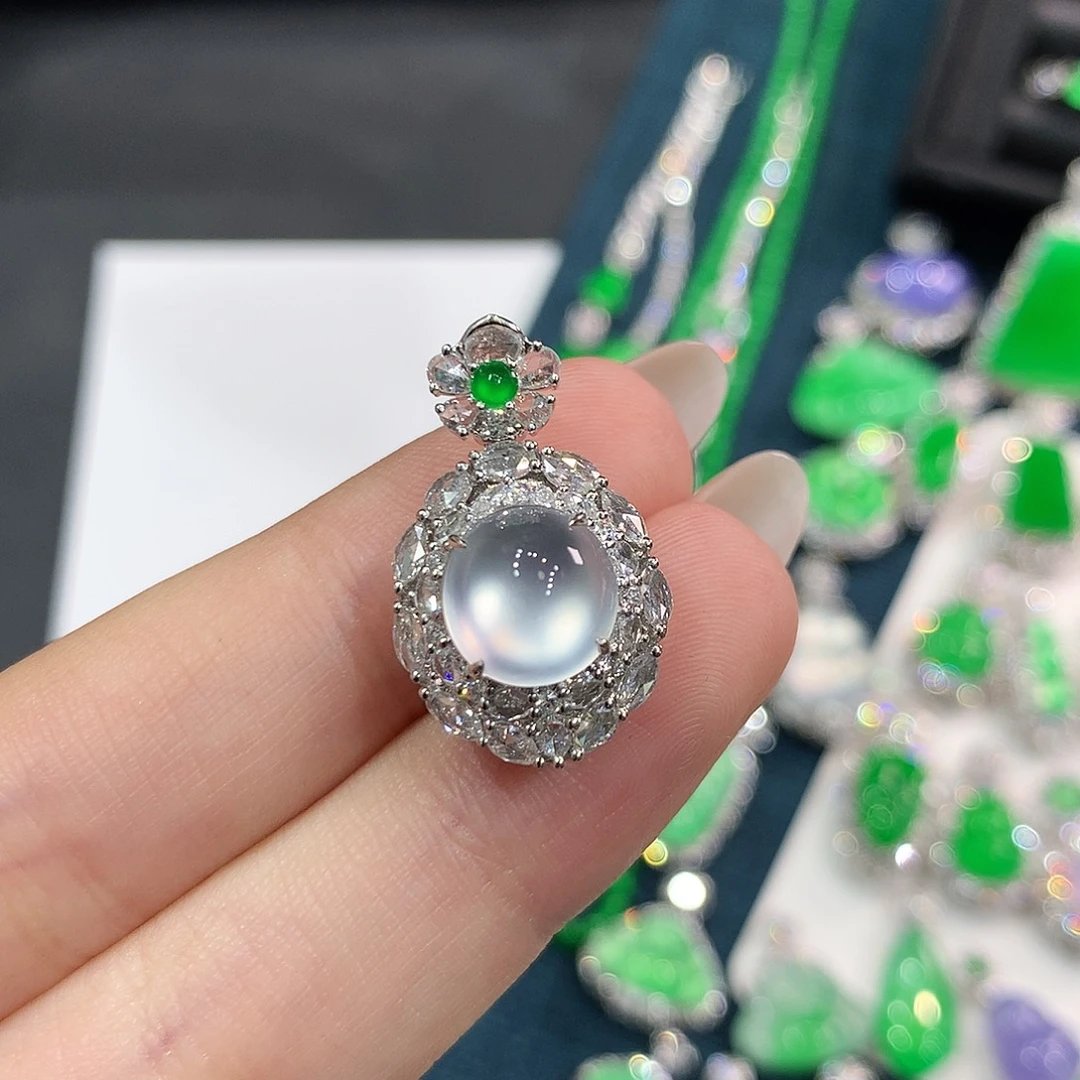 翡翠18K金镶嵌颈饰龙石种茅台白刚蛋面 48小时鉴赏期