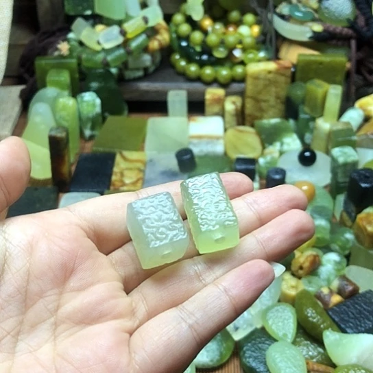 未镶嵌岫玉吊坠圣****展