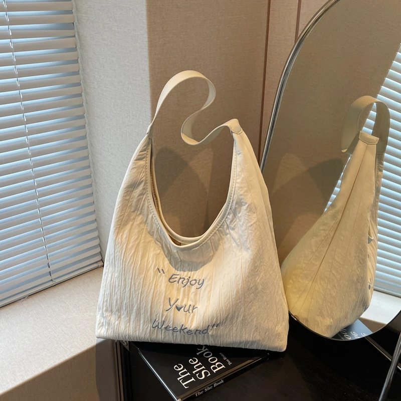 休闲通勤大容量包包女2025新款轻便百搭单肩包大学生上课包托特包