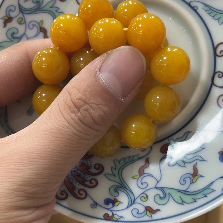 瓷片精致雕刻工艺精湛