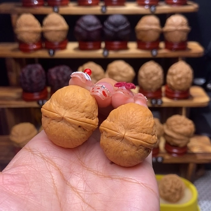 文玩核桃吊坠龙珠19