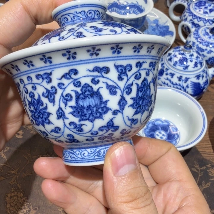 c***景德镇手工青花缠枝莲盖碗