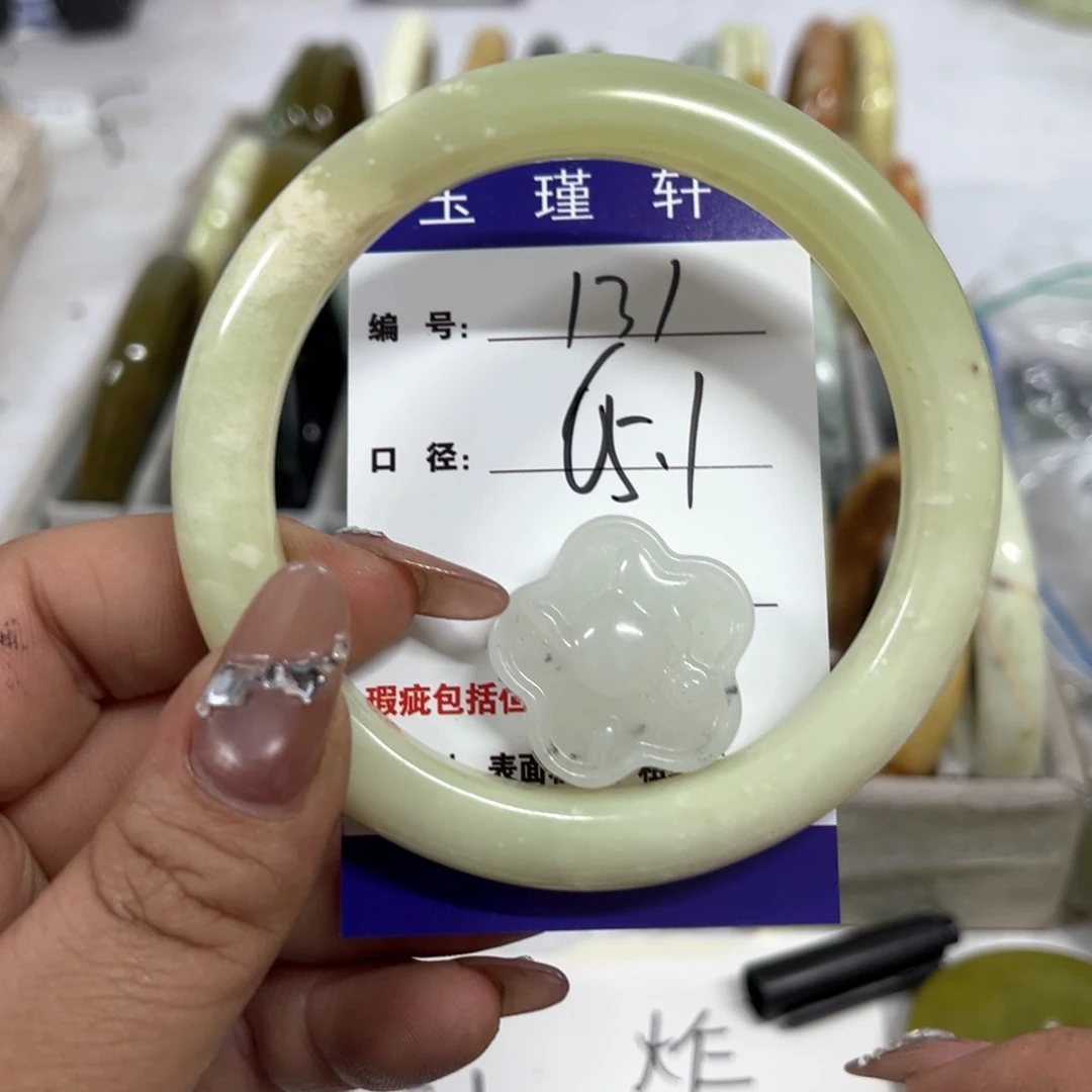 蛇纹石玉手镯未镶嵌