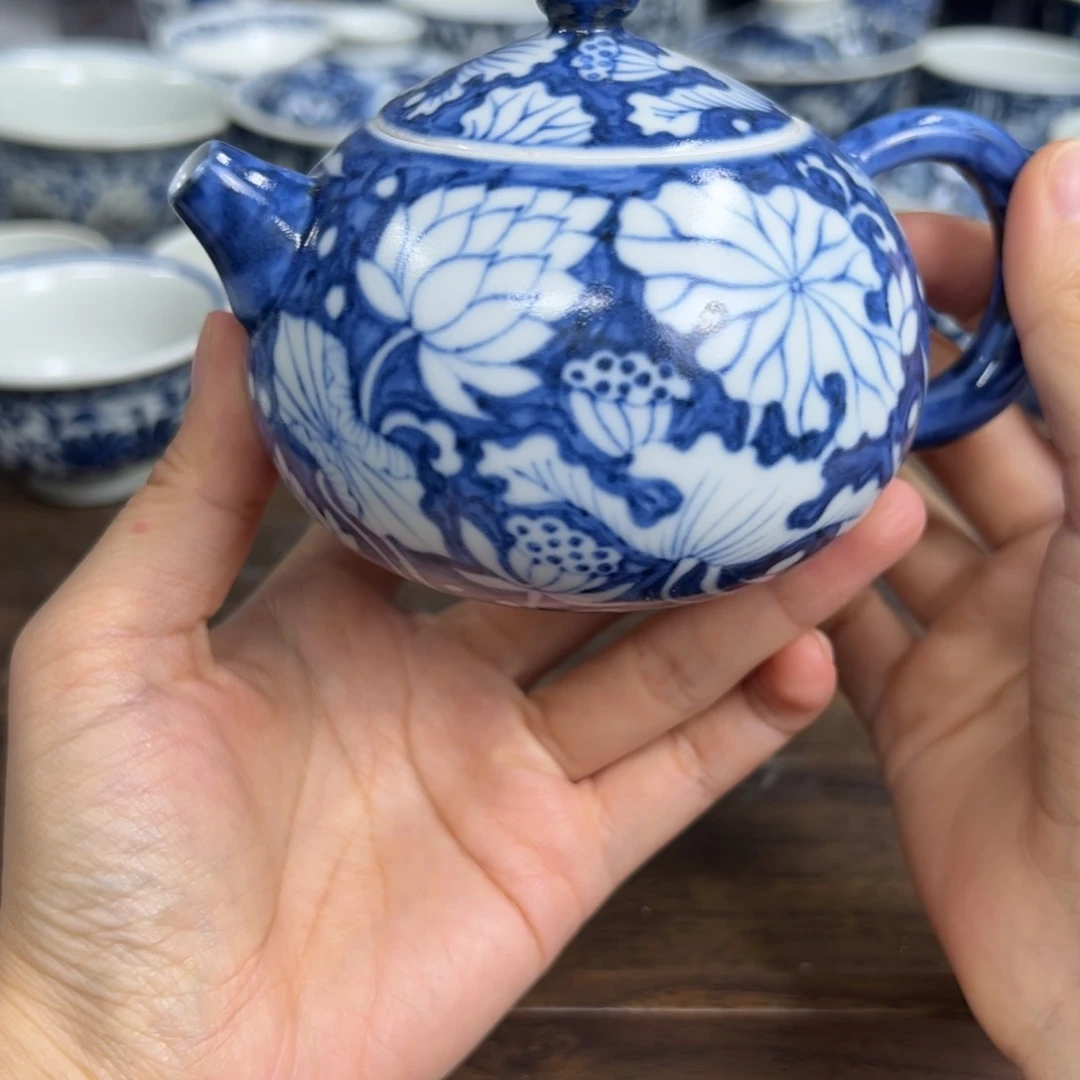 微瑕手工手绘蓝底西施壶