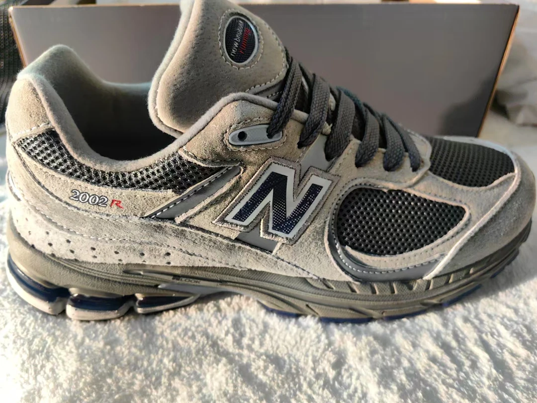 实体断码秋冬百搭时尚防滑舒适运动鞋