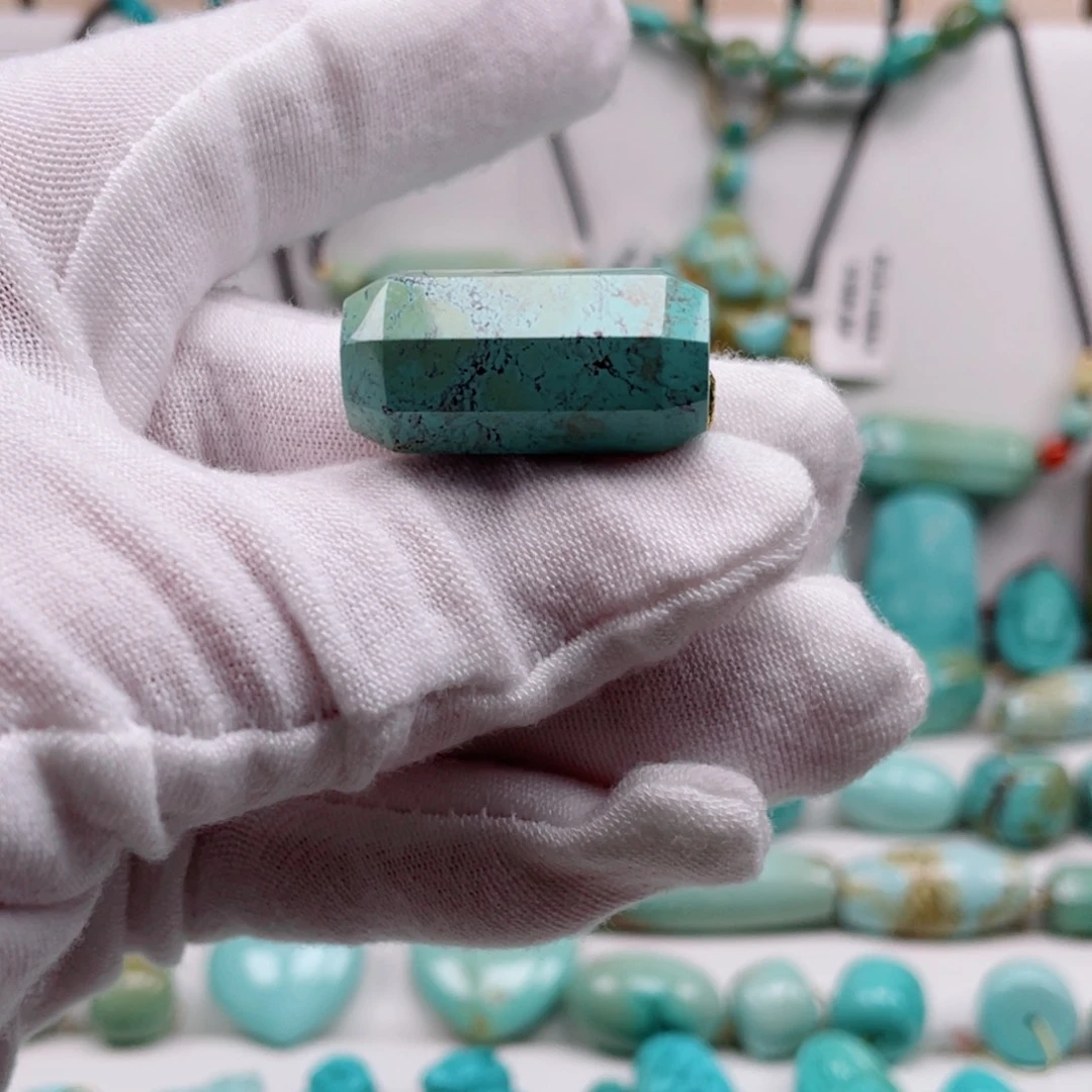 绿松石未镶嵌摆件