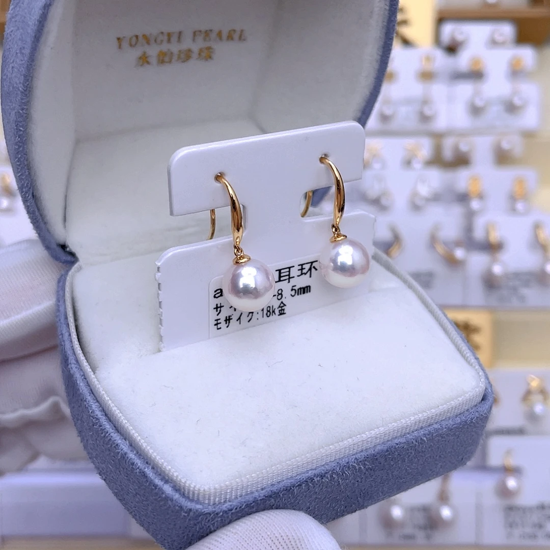 18K金镶嵌海水珍珠耳饰